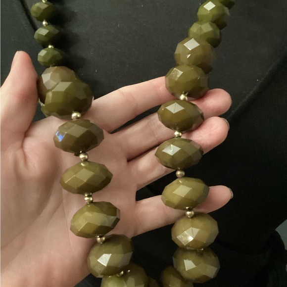 Green olive fashion necklace - Picture 3 of 5
